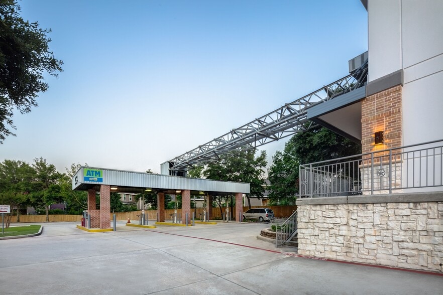 More Photos Of 2105-2129 W Davis St, Conroe Unknown For Lease