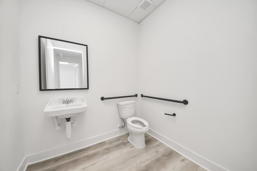 More Photos Of 431-435 Branchwood Ln, Fulshear Office For Lease