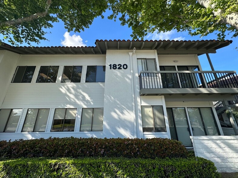 More Photos Of 1820 W Orangewood Ave, Orange Office For Lease