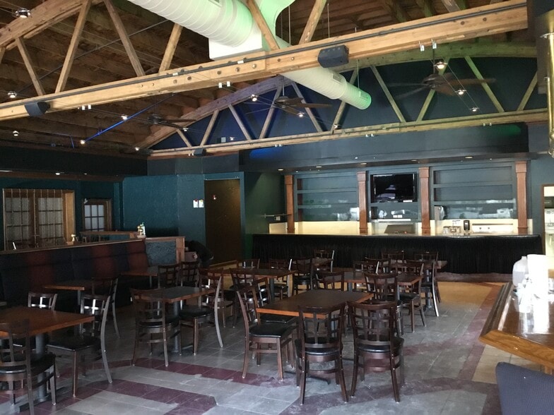 More Photos Of 222-230 W Front St, Wheaton Storefront For Lease