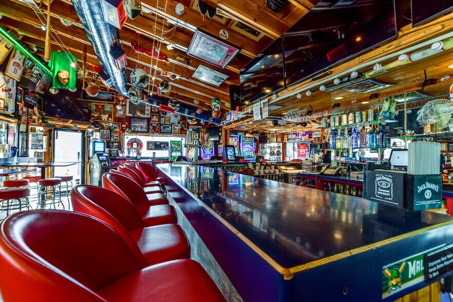 More Photos Of 10267 US Highway 14, Mazomanie Sports And Entertainment For Sale