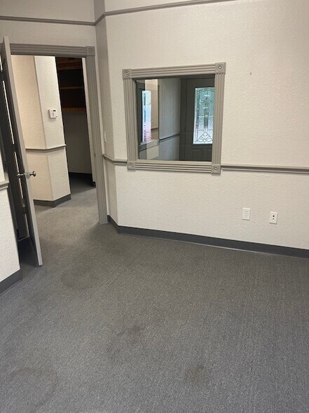 More Photos Of 1700 FM 517 Rd E, Dickinson Loft Creative Space For Lease