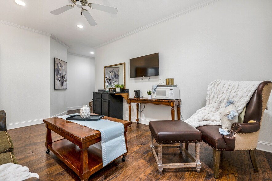 More Photos Of 27 S Park St, Dahlonega Hotel For Sale