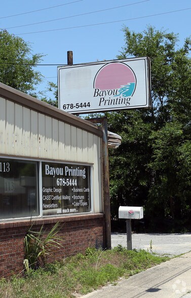 More Photos Of 113 N John Sims Pky, Valparaiso Freestanding For Lease