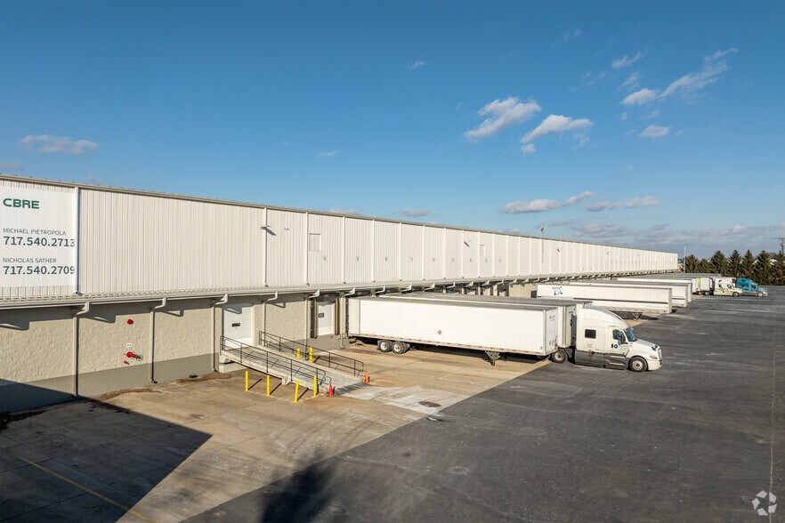 More Photos Of 355 Independence Ave, Mechanicsburg Warehouse For Lease