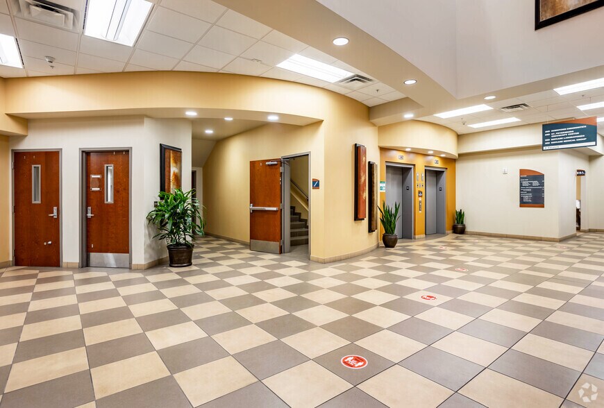 More Photos Of 560 Jackson St N, Saint Petersburg Medical For Lease