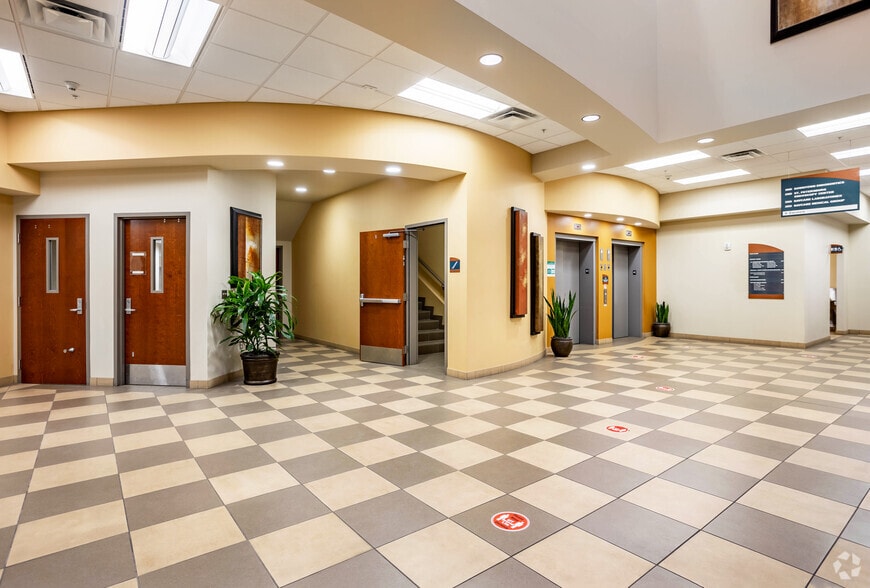 More Photos Of 560 Jackson St N, Saint Petersburg Medical For Lease