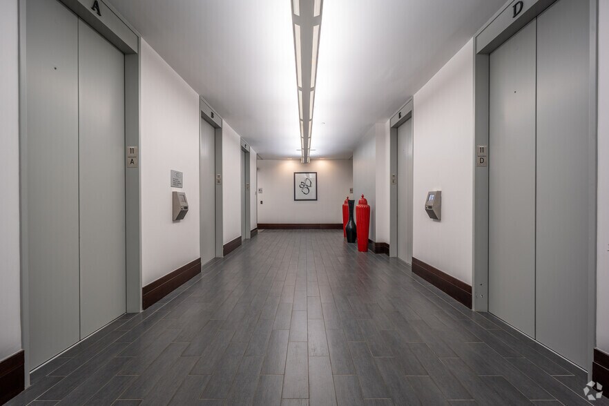 More Photos Of 12 Greenway Plz, Houston Coworking Space