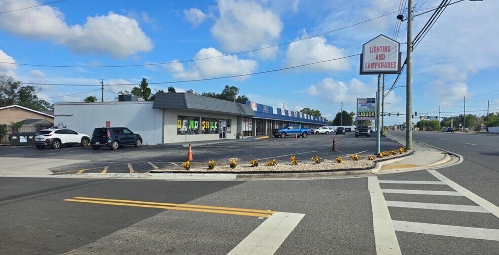 Primary Photo Of 12691 Seminole Blvd, Largo Convenience Store For Lease