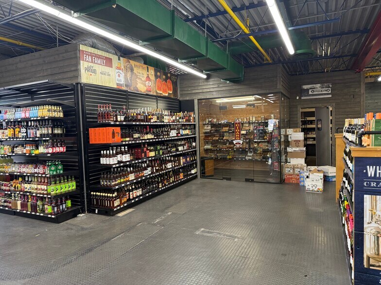 More Photos Of 235 N Country Club, Mesa Freestanding For Lease