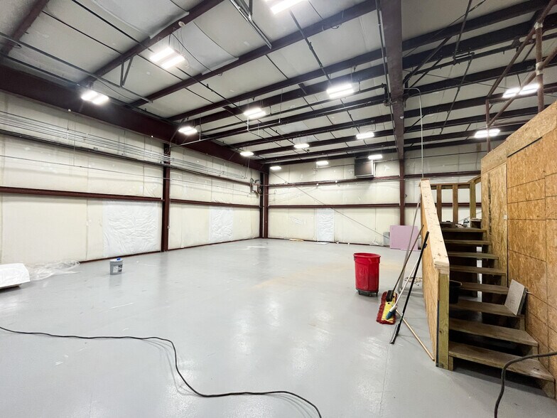 More Photos Of 2465 E Jean St, Springfield Auto Repair For Lease