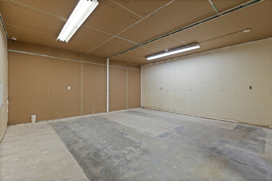 More Photos Of 200 N 13th St, Bay City Warehouse For Lease