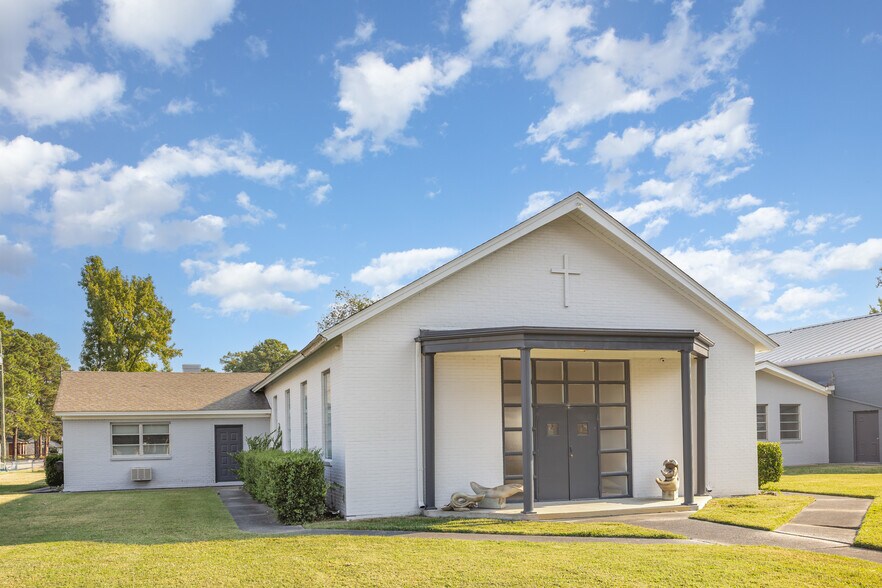 More Photos Of 420 Paul St, Rocky Mount Office For Sale