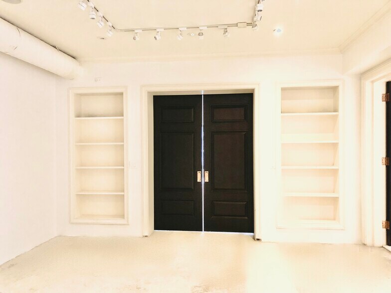 More Photos Of 912 N La Cienega Blvd, Los Angeles Loft Creative Space For Lease