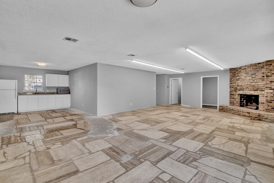 More Photos Of 26206 Oak Ridge Dr, Spring Office For Sale