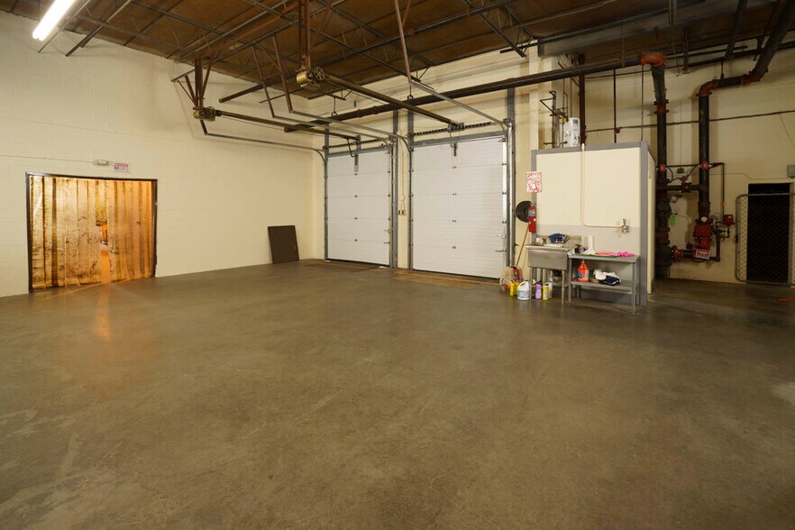 More Photos Of 225 Buffalo Ave, Freeport Warehouse For Sale