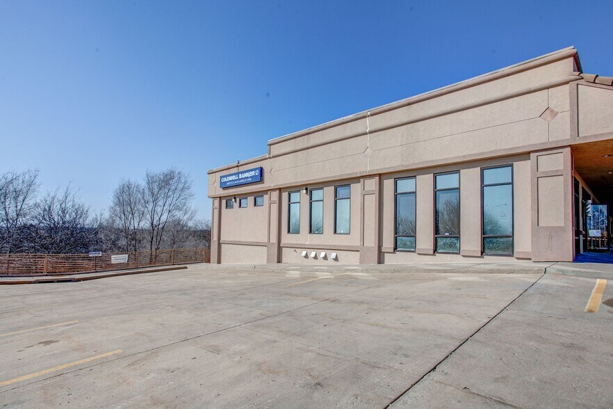 More Photos Of 2311 Wakarusa Dr, Lawrence Freestanding For Lease