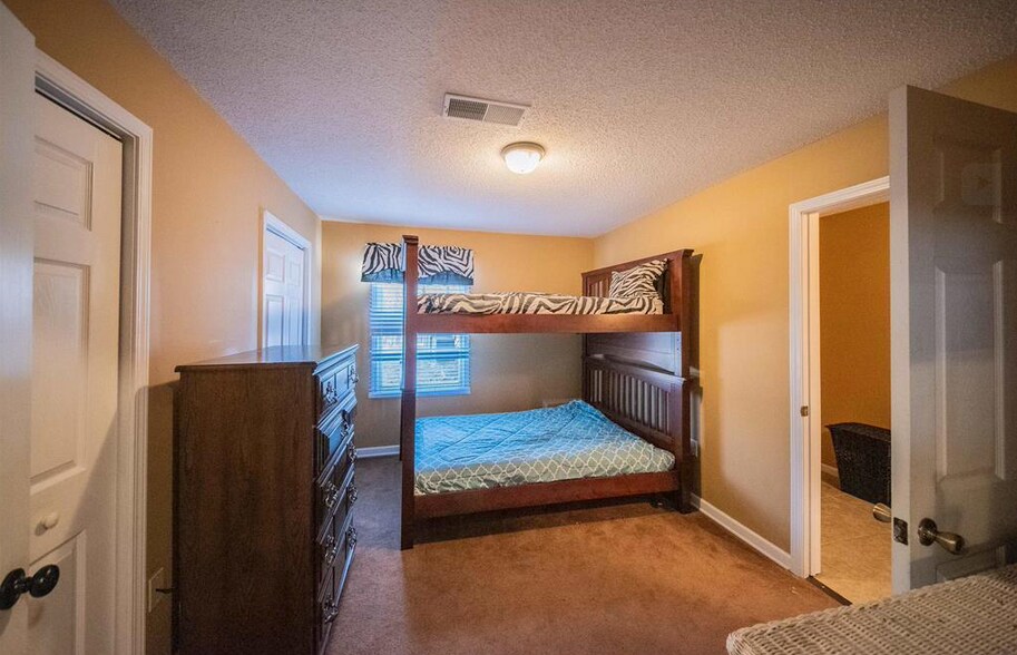 More Photos Of 2025 Clark Line Rd, Paducah Apartments For Sale