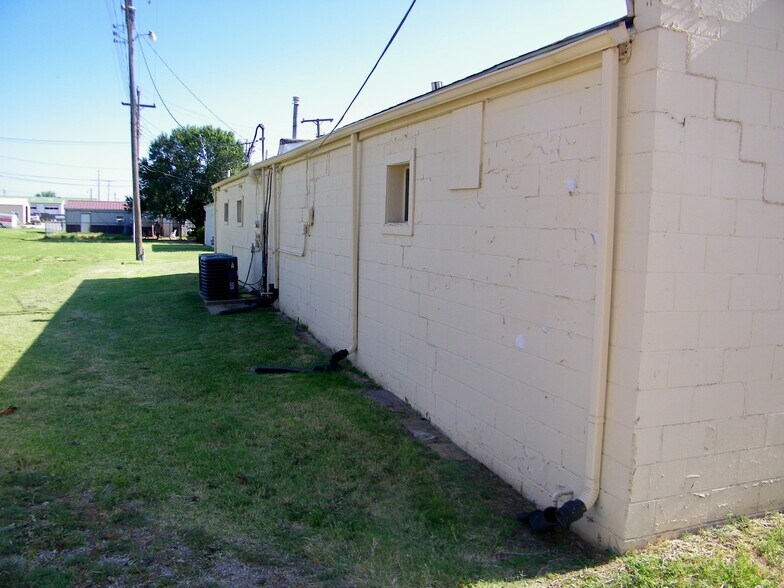 More Photos Of 604 N Van Buren St, Enid Freestanding For Sale