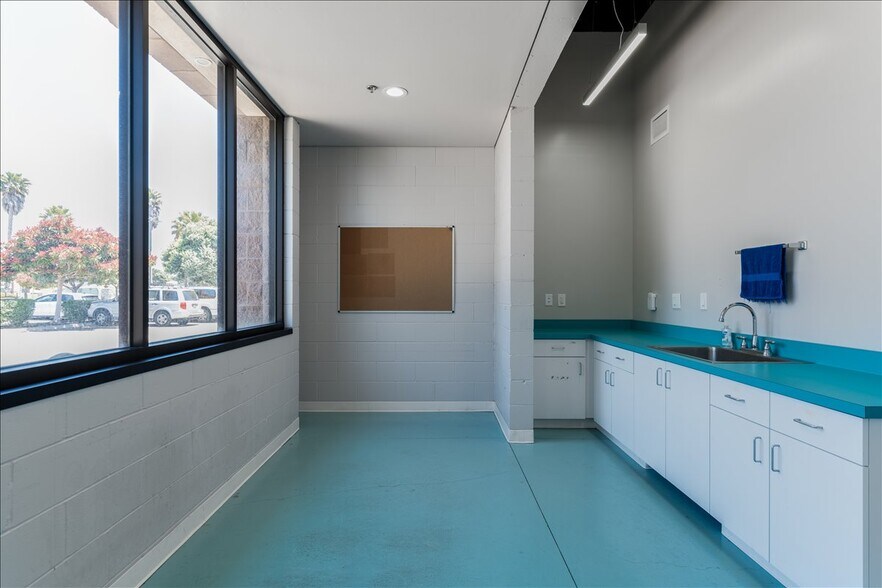 More Photos Of 1030 Huston St, Grover Beach Flex For Lease