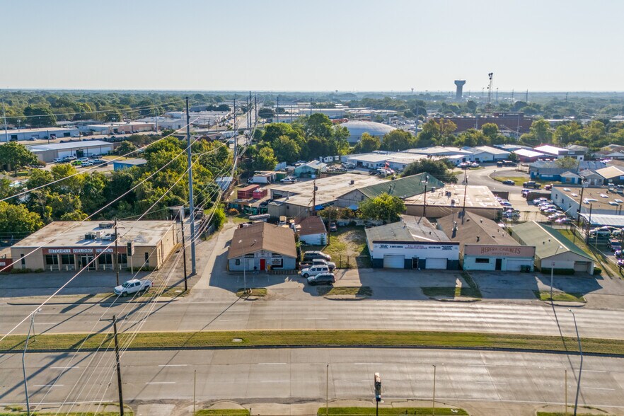 More Photos Of 250 Lavon Dr, Garland Industrial For Sale