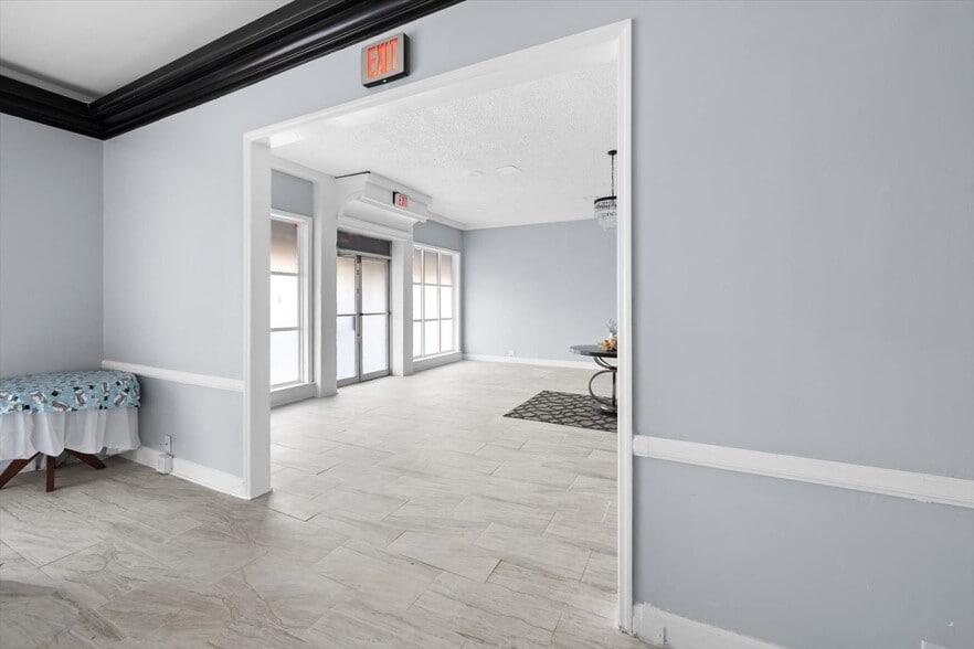 More Photos Of 510 Lane Ave S, Jacksonville Hotel For Sale