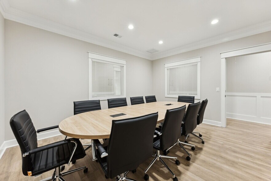 More Photos Of 122 Hawthorn Ln, Saint Marys Office For Lease