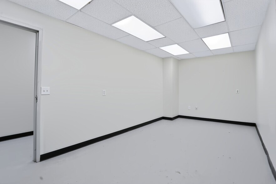 More Photos Of 6635 E 21st St, Indianapolis Office For Sale