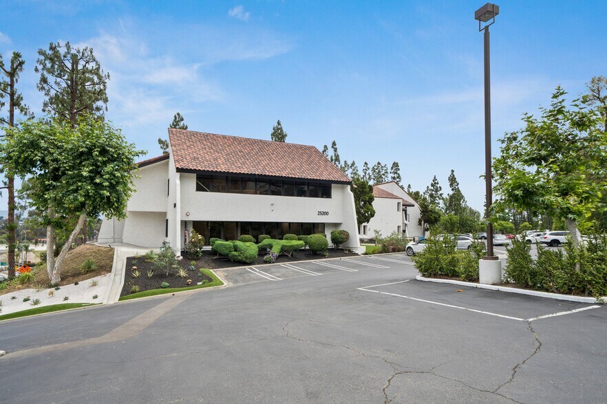More Photos Of 25200 La Paz Rd, Laguna Hills Medical For Lease