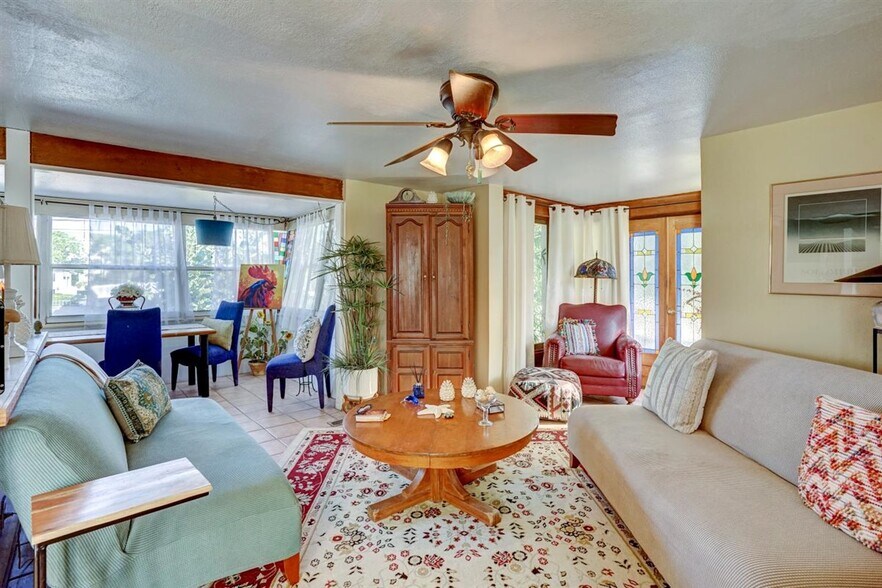 More Photos Of 1064 Broadway, Dunedin Hotel For Sale