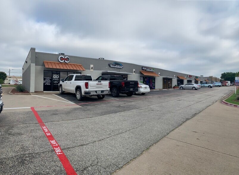 More Photos Of 705 K Ave, Plano Flex For Sale