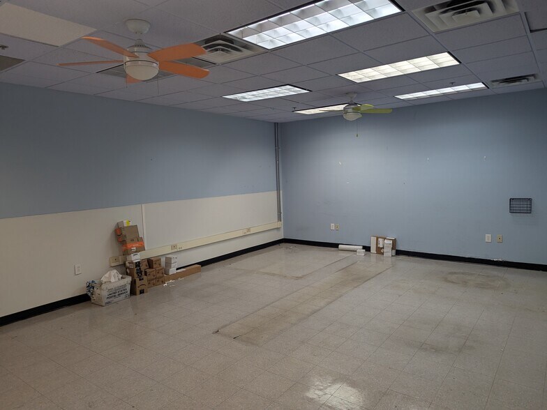 More Photos Of 1065 Industrial Blvd, Southampton Warehouse For Lease