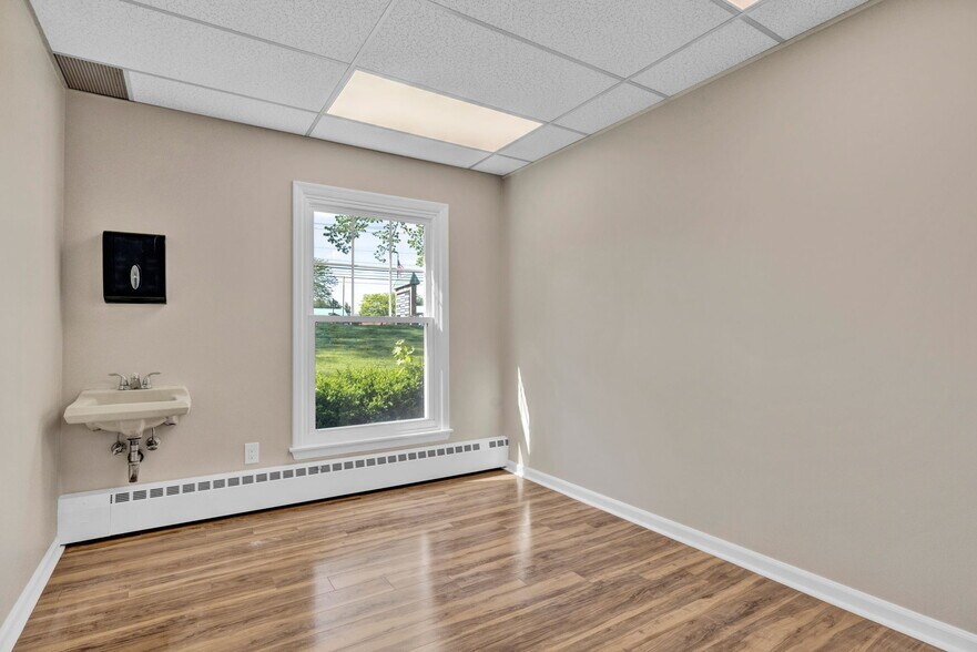 More Photos Of 215 Old Tappan Rd, Old Tappan Medical For Lease