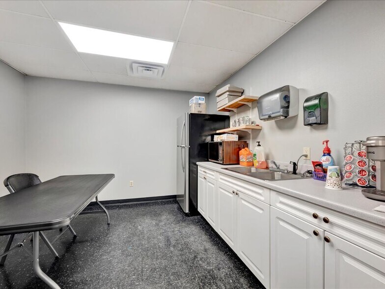 More Photos Of 1610 N John Redditt Dr, Lufkin Light Manufacturing For Sale