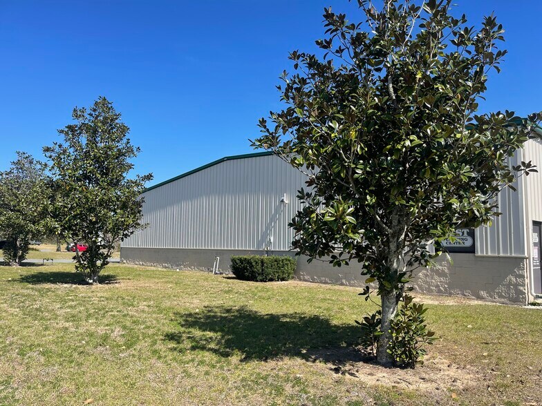 More Photos Of 1817 Greenleaf Ln, Leesburg Light Distribution For Lease