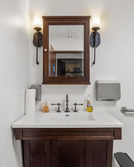 More Photos Of 25550 Hawthorne Blvd, Torrance Medical For Lease