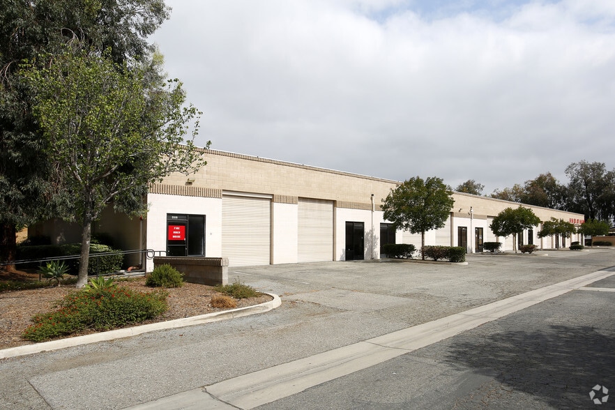 More Photos Of 3931 Carter St, Riverside Warehouse For Lease
