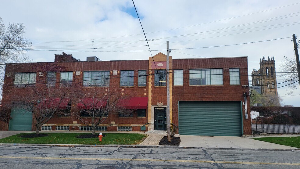 Primary Photo Of 1457 E 40th St, Cleveland Showroom For Lease