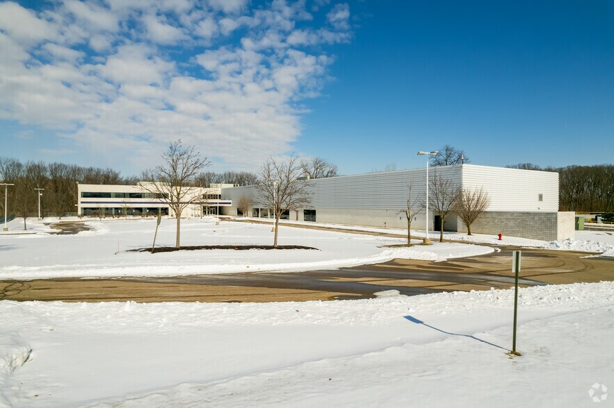 More Photos Of 43811 Plymouth Oaks Blvd, Plymouth Manufacturing For Sale
