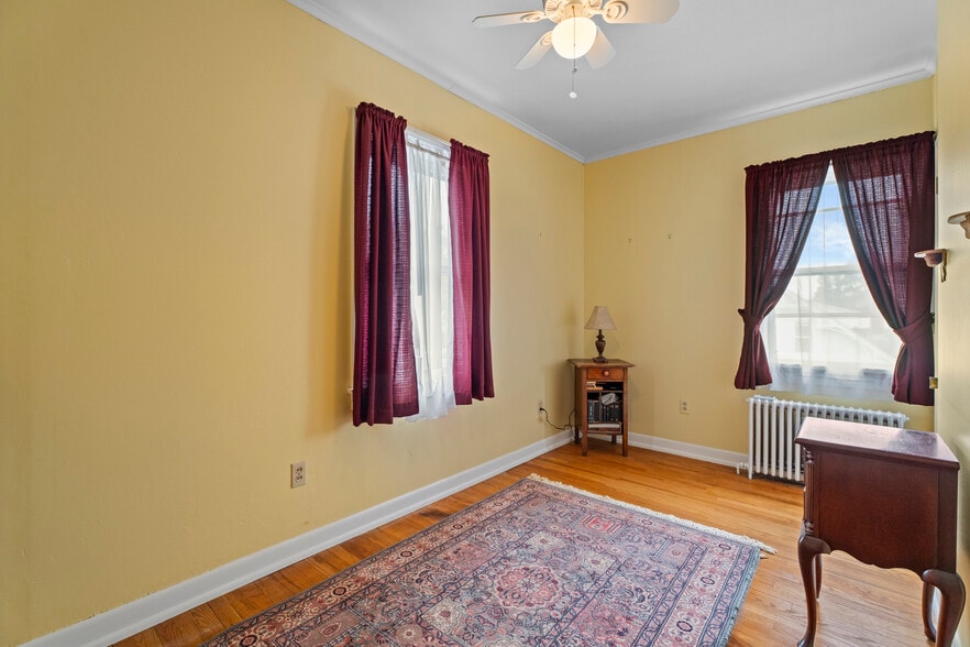 More Photos Of 32 E Main St, Mystic Office For Sale