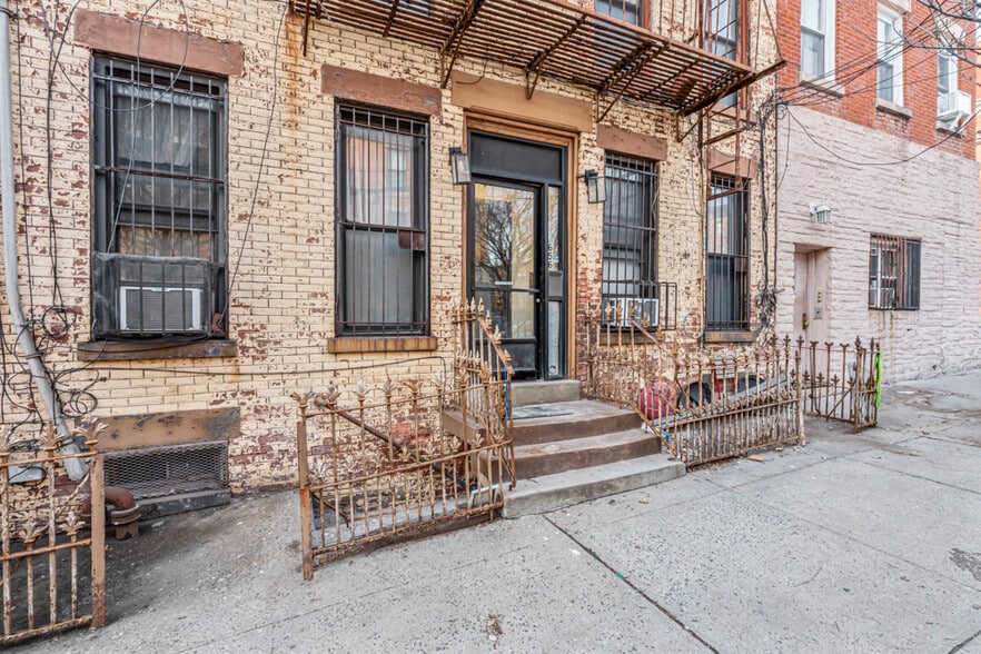 More Photos Of 656 Henry St, Brooklyn Apartments For Sale