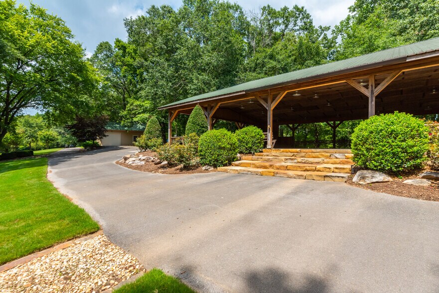 More Photos Of 565 Owens Gin Rd NE, Calhoun Lodge Meeting Hall For Sale