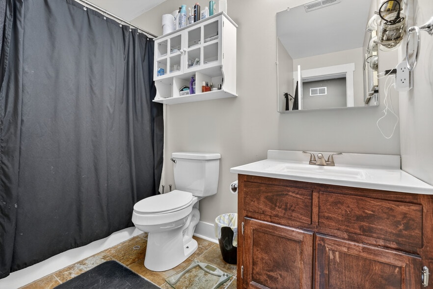 More Photos Of 615 S 2nd St, Central City Specialty For Sale