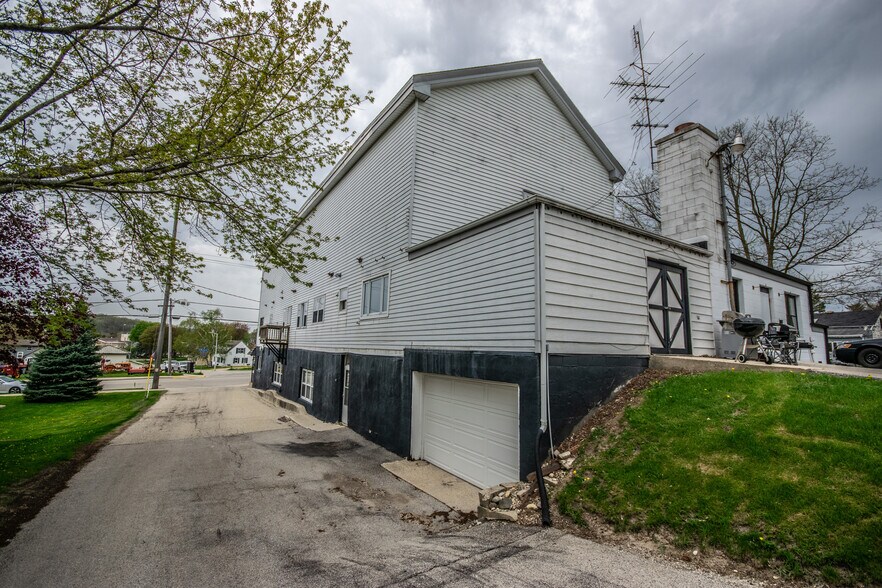 More Photos Of 200 W Washington St, Slinger Restaurant For Lease