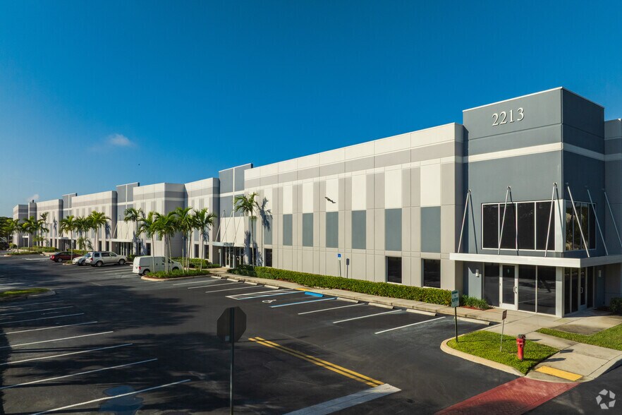 Primary Photo Of 2213 Vista Pky N, West Palm Beach Warehouse For Lease