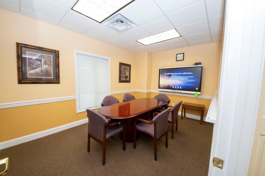 More Photos Of 303 Middletown Pky, Louisville Office For Lease