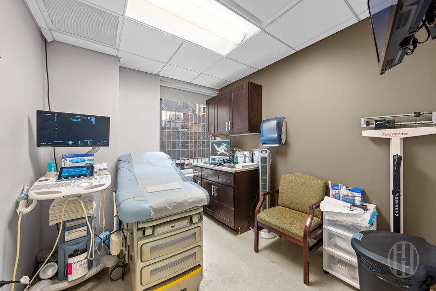 More Photos Of 104-110 E 40th St, New York Medical For Sale