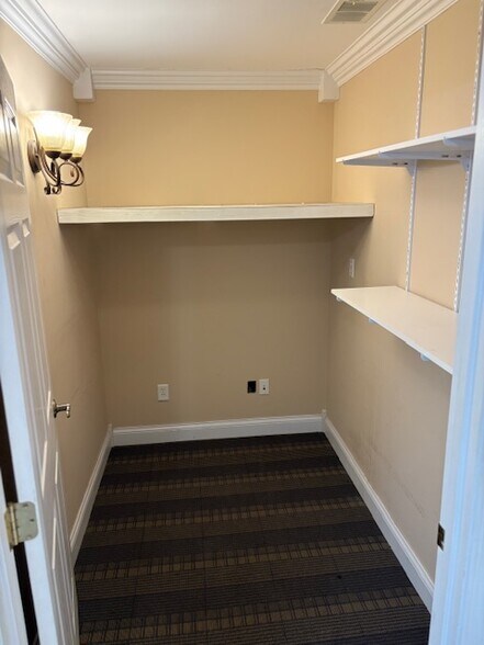 More Photos Of 1302 Old Elizabethtown Rd, Hodgenville Flex For Sale