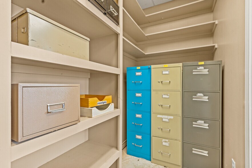 More Photos Of 112 US Highway 271 N, Gilmer Office For Lease