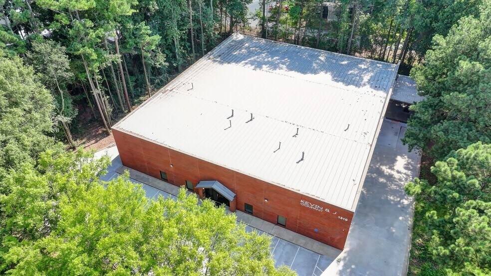 More Photos Of 1310 Capital Cir, Lawrenceville Warehouse For Sale